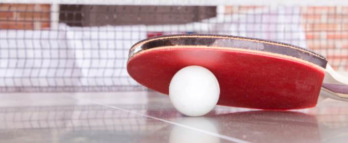 乒乓球拍黑色和红色胶皮的区别是什么，乒乓球拍两面有什么区别